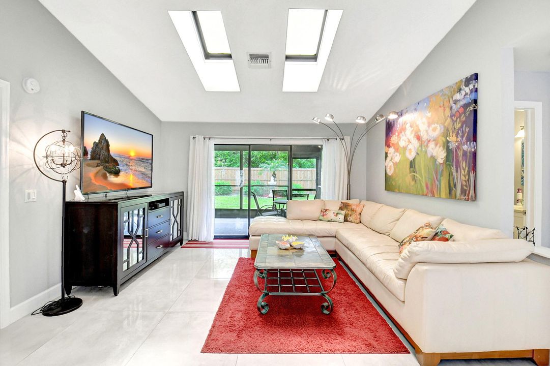 For Rent: $3,400 (3 beds, 2 baths, 1216 Square Feet)