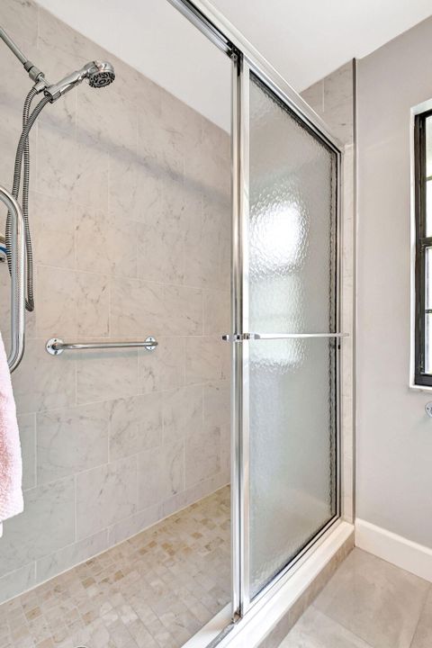 For Rent: $3,400 (3 beds, 2 baths, 1216 Square Feet)