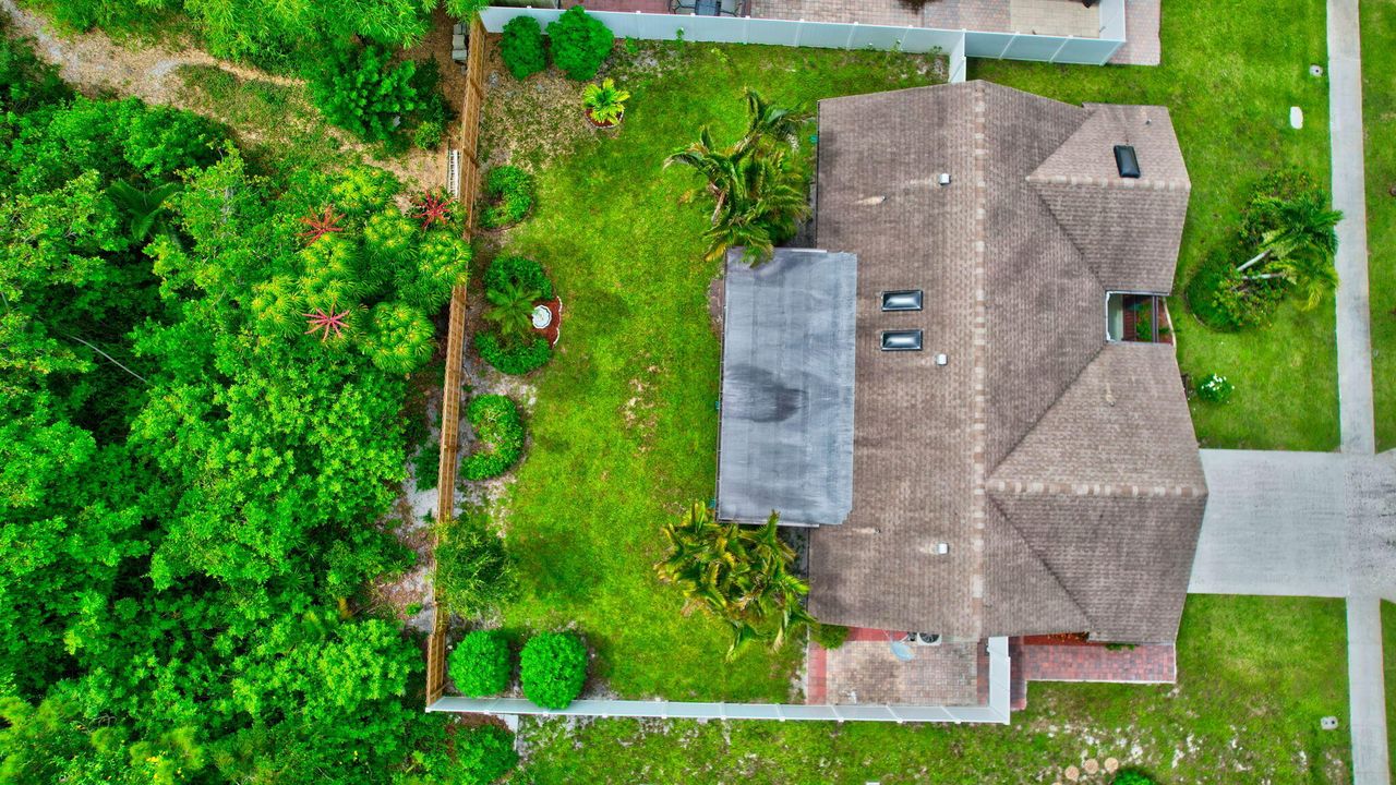 For Rent: $3,400 (3 beds, 2 baths, 1216 Square Feet)