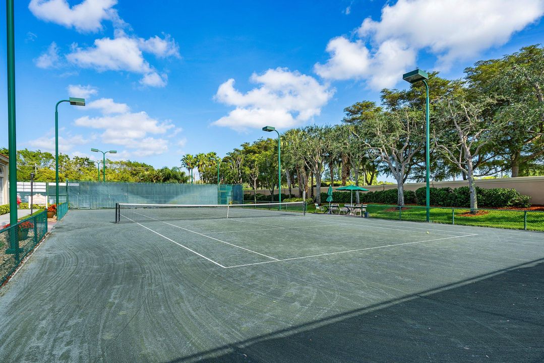 For Sale: $550,000 (3 beds, 2 baths, 2033 Square Feet)