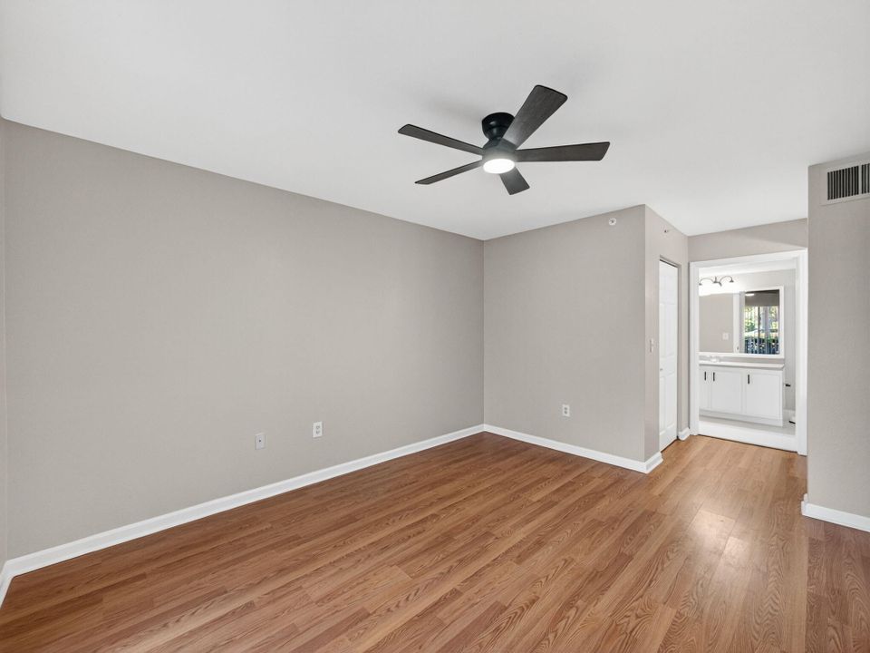 For Rent: $2,100 (3 beds, 2 baths, 1321 Square Feet)