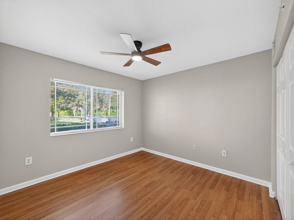 For Rent: $2,100 (3 beds, 2 baths, 1321 Square Feet)