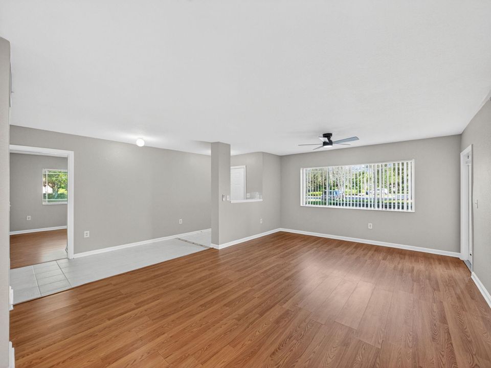 For Rent: $2,100 (3 beds, 2 baths, 1321 Square Feet)