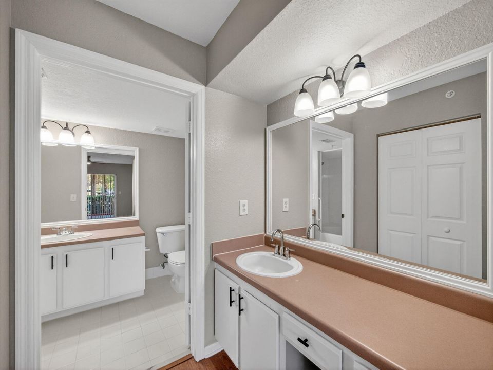 For Rent: $2,100 (3 beds, 2 baths, 1321 Square Feet)