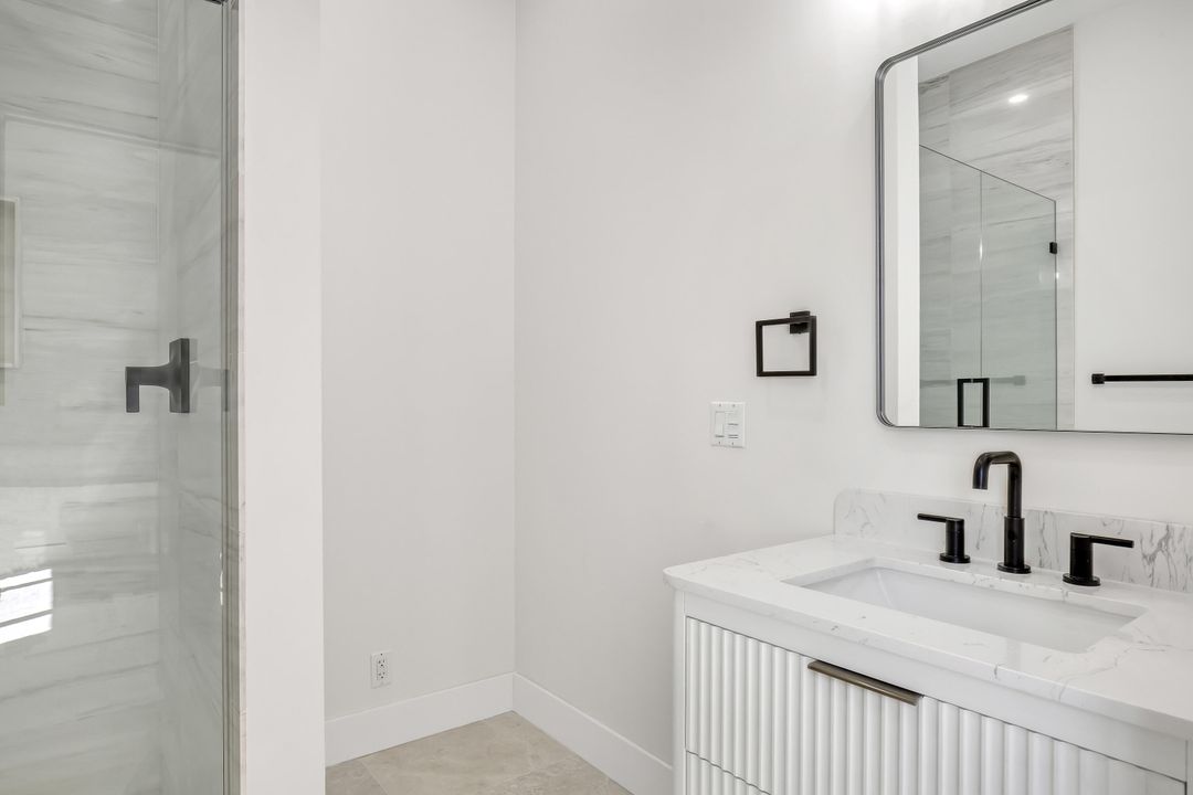 En Venta: $3,599,000 (4 camas, 3 baños, 3000 Pies cuadrados)