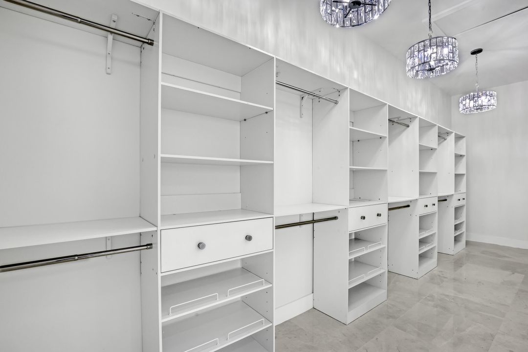 En Venta: $3,599,000 (4 camas, 3 baños, 3000 Pies cuadrados)