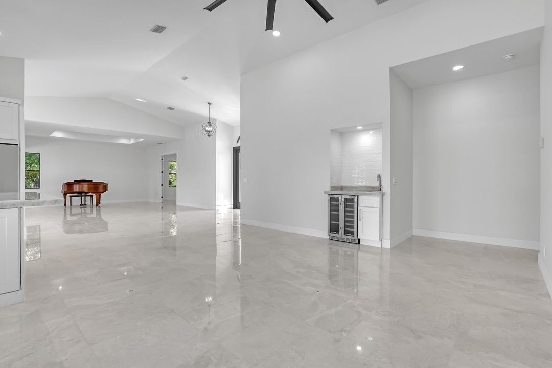 En Venta: $3,599,000 (4 camas, 3 baños, 3000 Pies cuadrados)