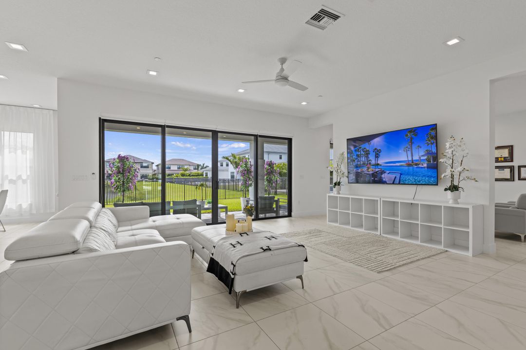 For Rent: $17,000 (6 beds, 6 baths, 5334 Square Feet)