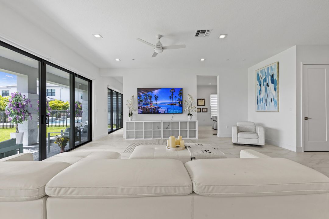 For Rent: $17,000 (6 beds, 6 baths, 5334 Square Feet)