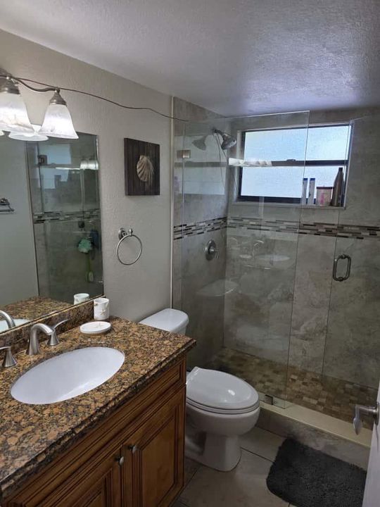 出租: $2,000 (2 贝兹, 1 浴室, 904 平方英尺)