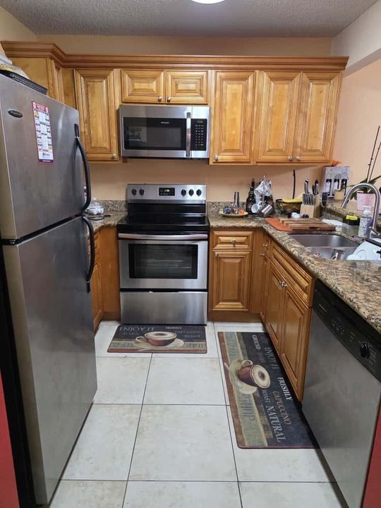 出租: $2,000 (2 贝兹, 1 浴室, 904 平方英尺)