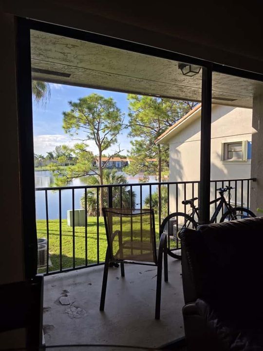 出租: $2,000 (2 贝兹, 1 浴室, 904 平方英尺)