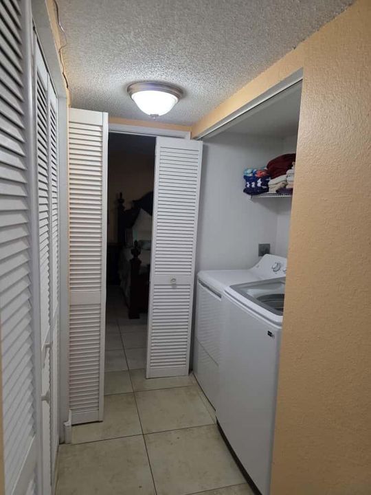 出租: $2,000 (2 贝兹, 1 浴室, 904 平方英尺)