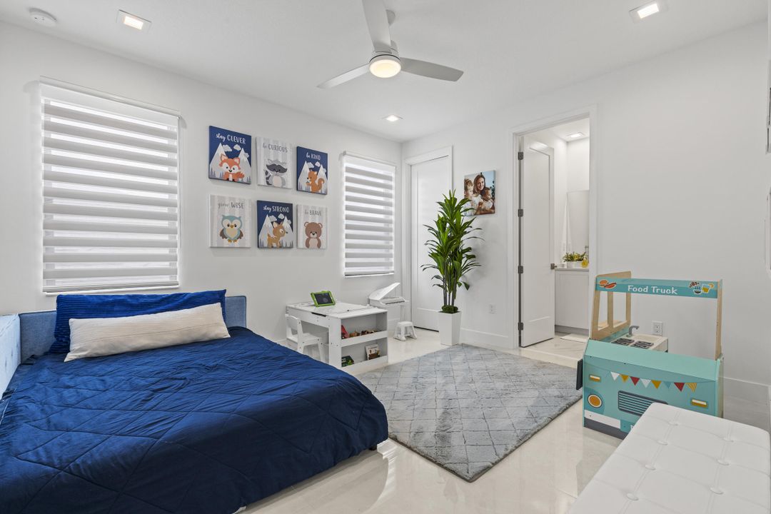 For Rent: $17,000 (6 beds, 6 baths, 5334 Square Feet)