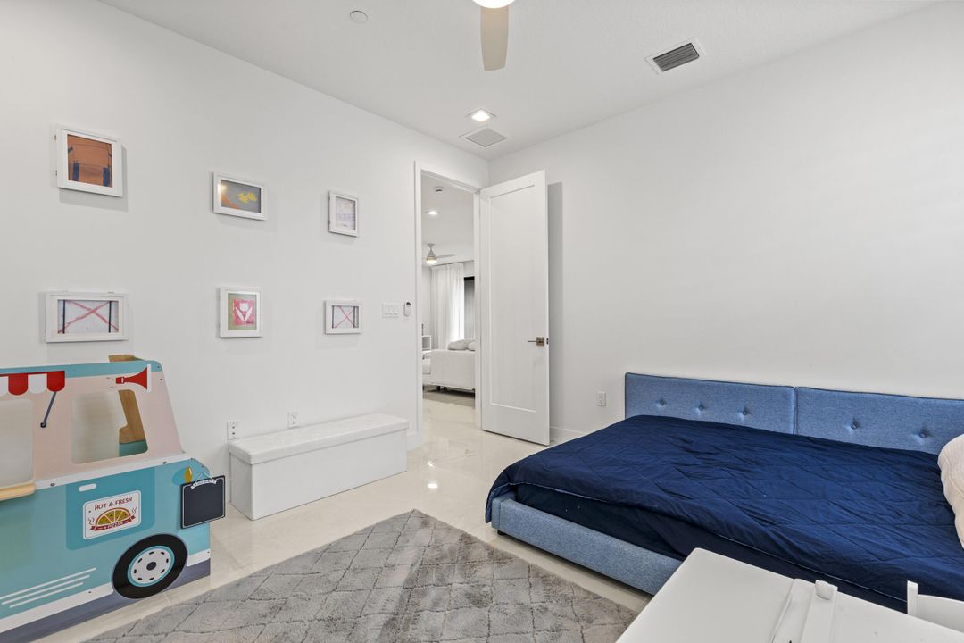 For Rent: $17,000 (6 beds, 6 baths, 5334 Square Feet)