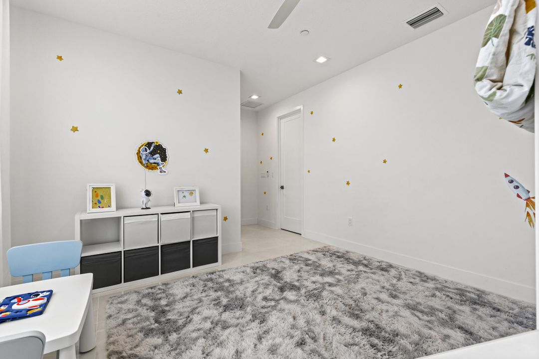 For Rent: $17,000 (6 beds, 6 baths, 5334 Square Feet)