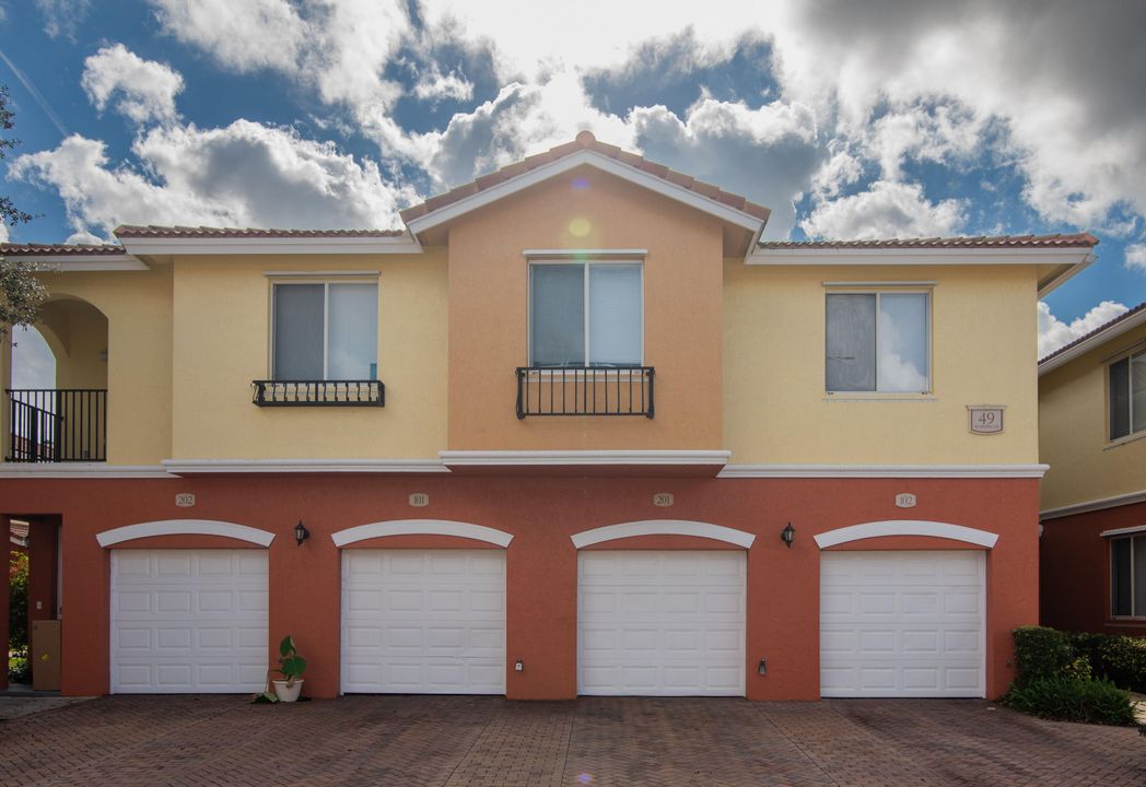 В аренду: $2,200 (3 спален, 2 ванн, 1427 Квадратных фут)