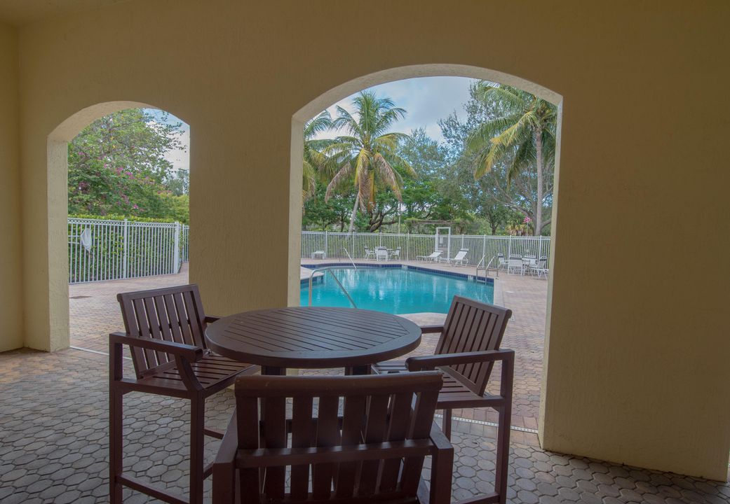 В аренду: $2,200 (3 спален, 2 ванн, 1427 Квадратных фут)