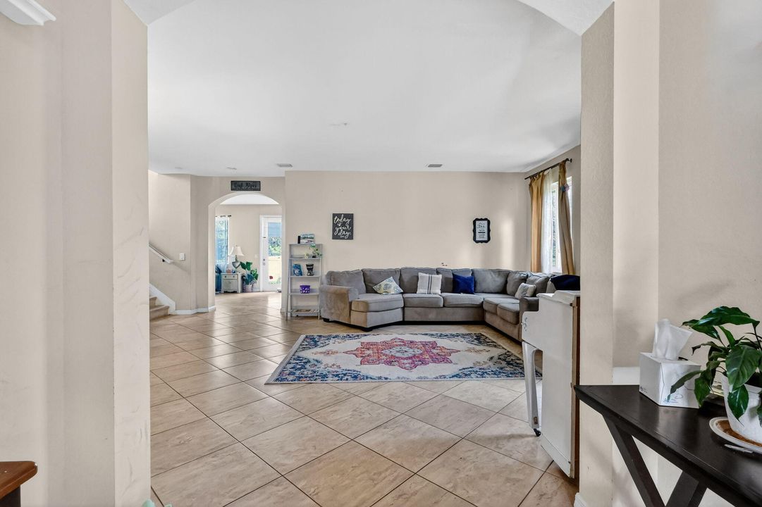 For Sale: $635,000 (4 beds, 2 baths, 2592 Square Feet)