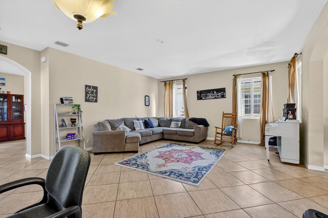 For Sale: $635,000 (4 beds, 2 baths, 2592 Square Feet)