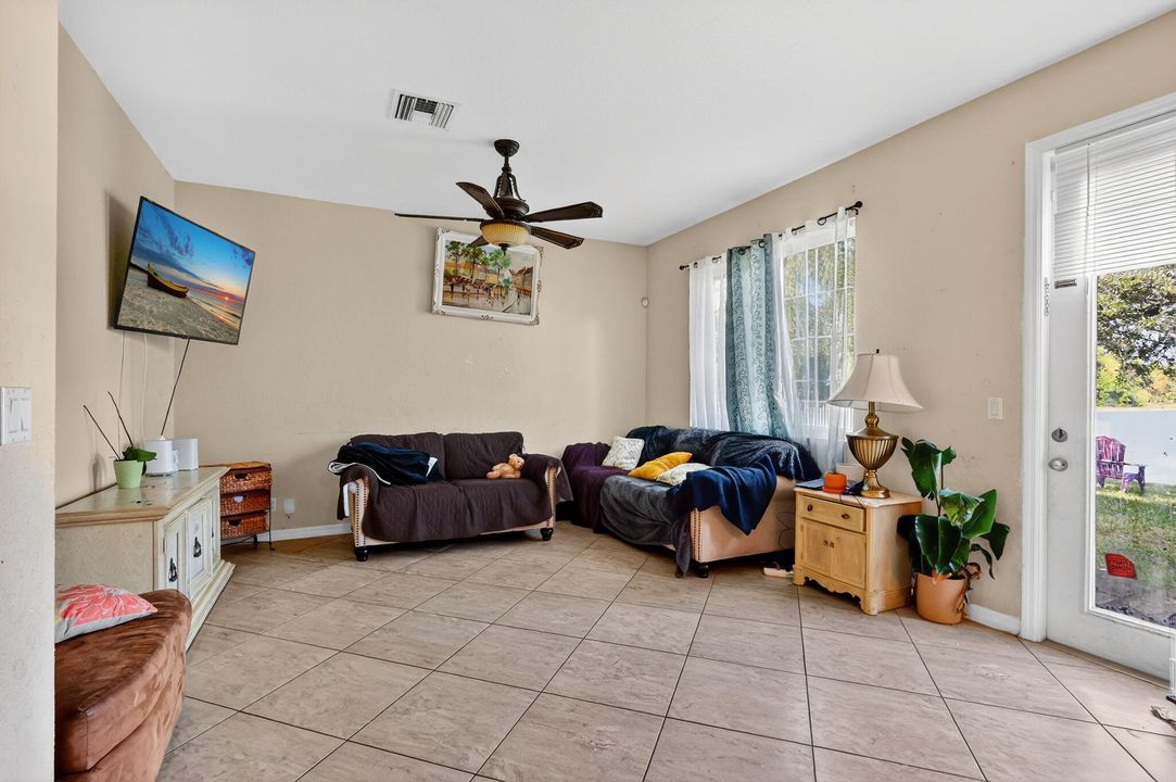 For Sale: $635,000 (4 beds, 2 baths, 2592 Square Feet)