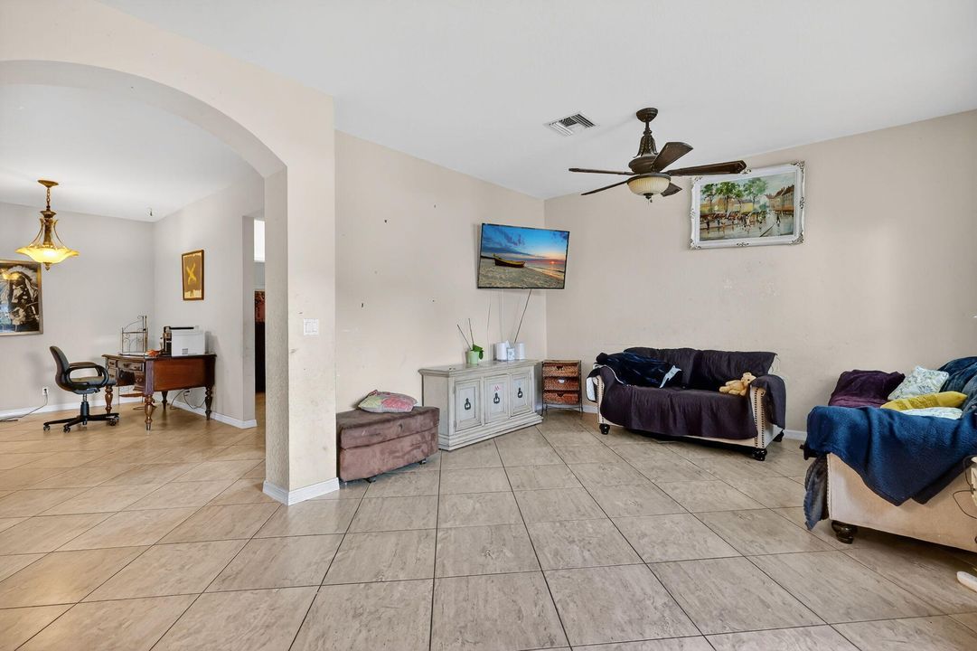 For Sale: $635,000 (4 beds, 2 baths, 2592 Square Feet)