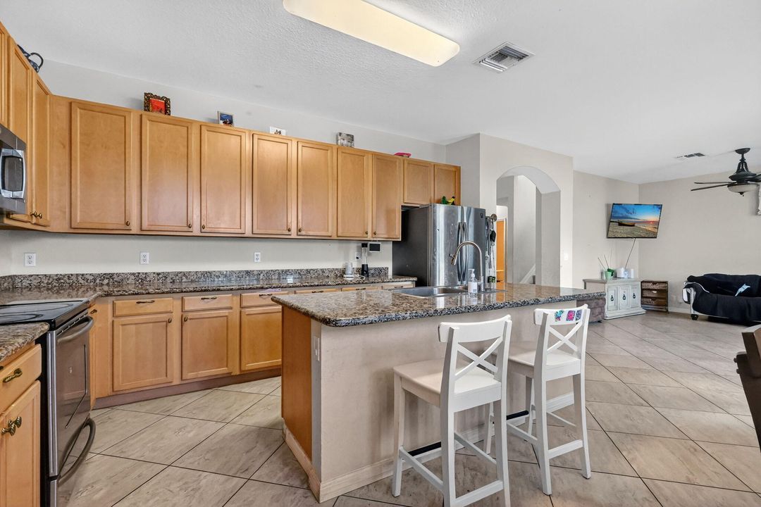 For Sale: $635,000 (4 beds, 2 baths, 2592 Square Feet)