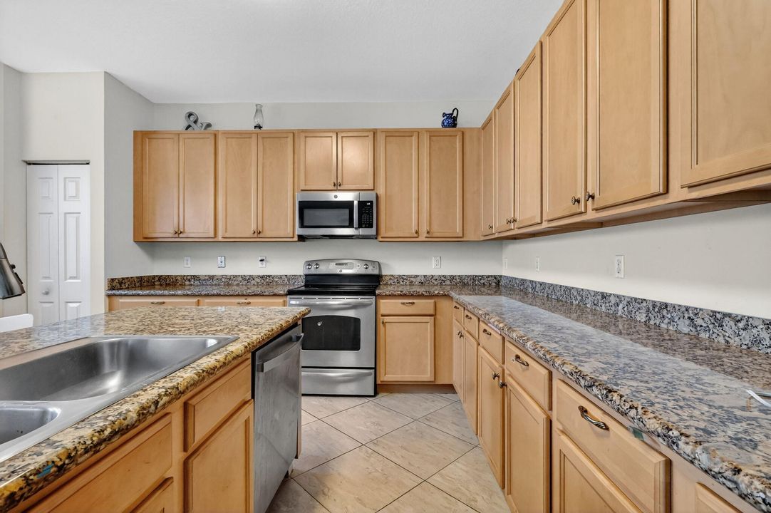 For Sale: $635,000 (4 beds, 2 baths, 2592 Square Feet)