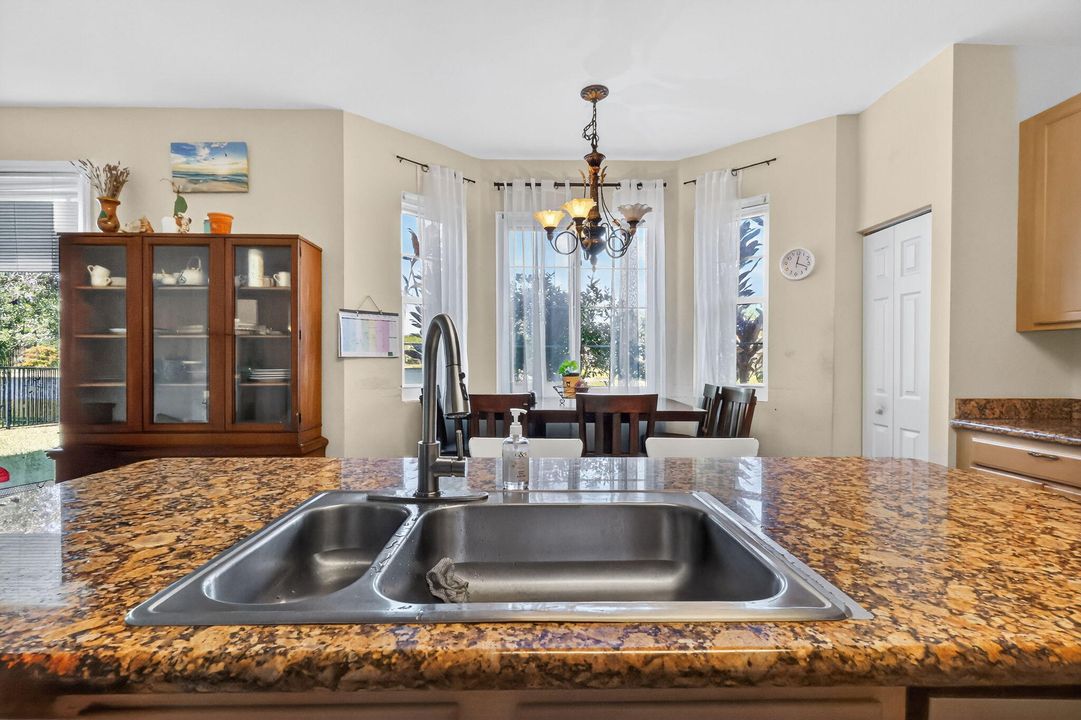 For Sale: $635,000 (4 beds, 2 baths, 2592 Square Feet)