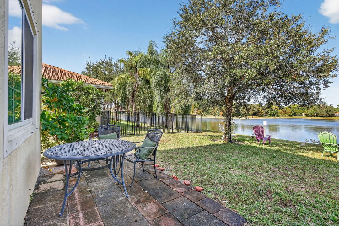 For Sale: $635,000 (4 beds, 2 baths, 2592 Square Feet)