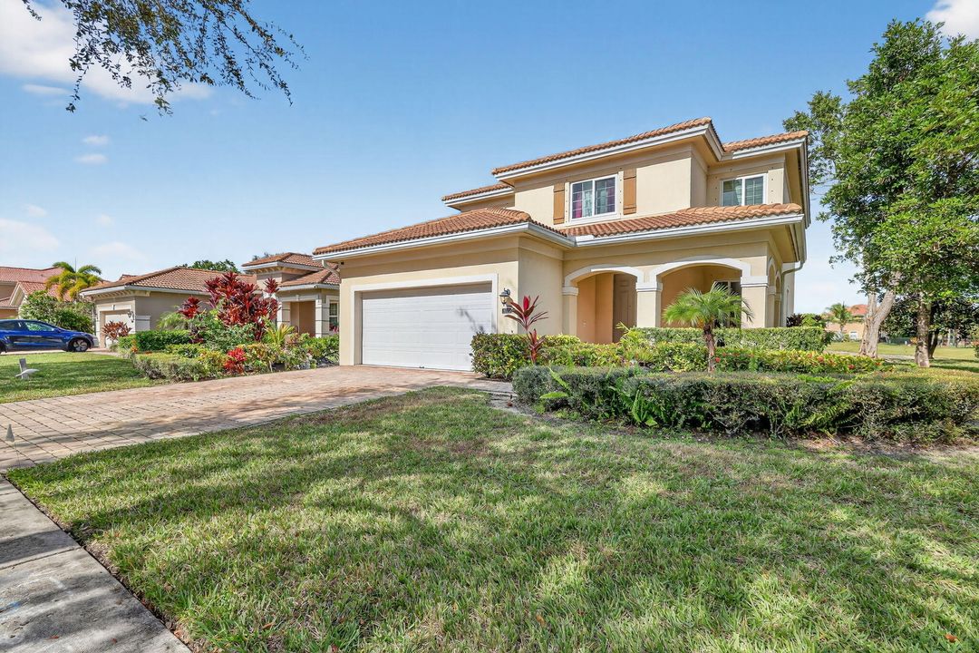 For Sale: $635,000 (4 beds, 2 baths, 2592 Square Feet)