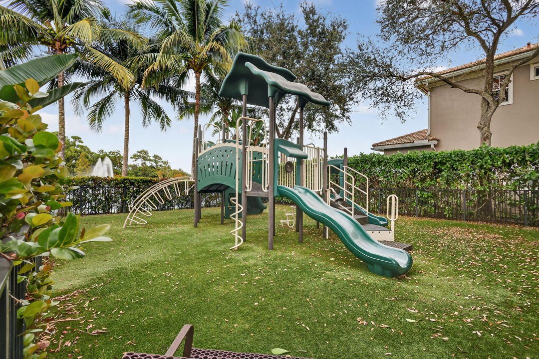 For Sale: $635,000 (4 beds, 2 baths, 2592 Square Feet)