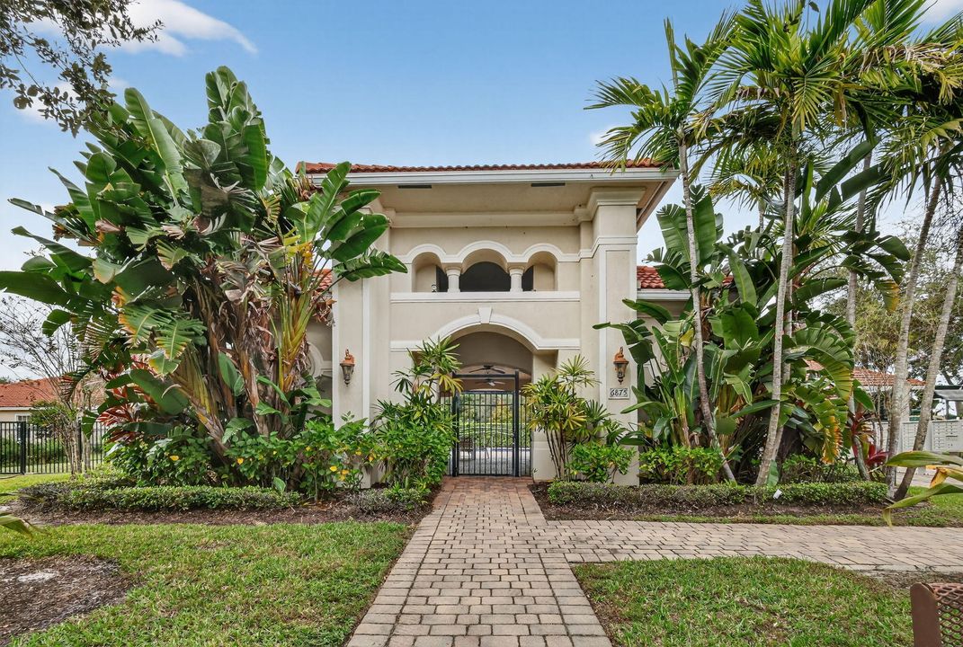 For Sale: $635,000 (4 beds, 2 baths, 2592 Square Feet)