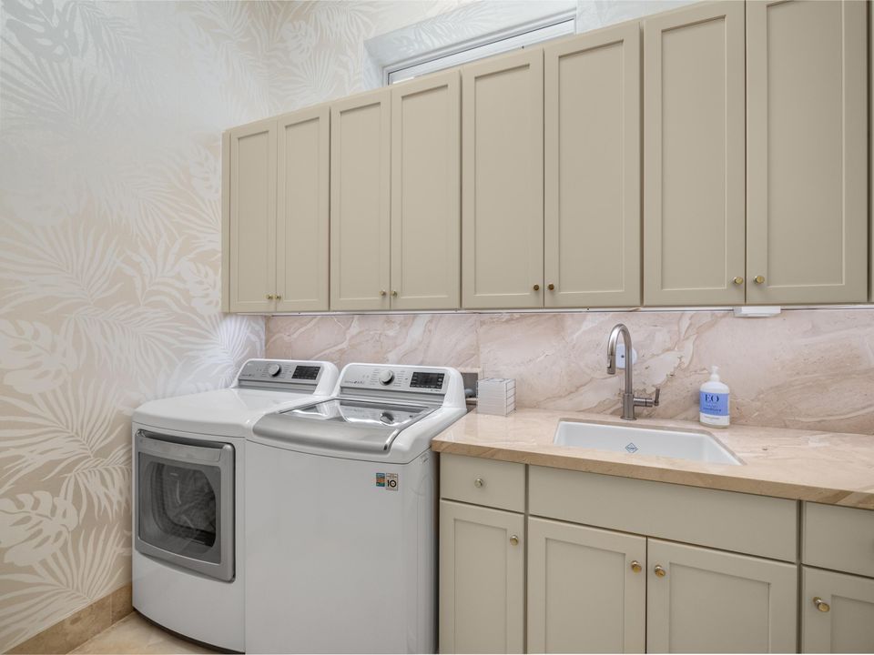 For Rent: $20,000 (4 beds, 5 baths, 4080 Square Feet)