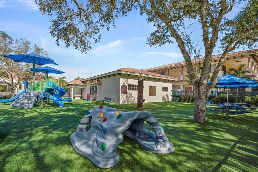 For Rent: $20,000 (4 beds, 5 baths, 4080 Square Feet)