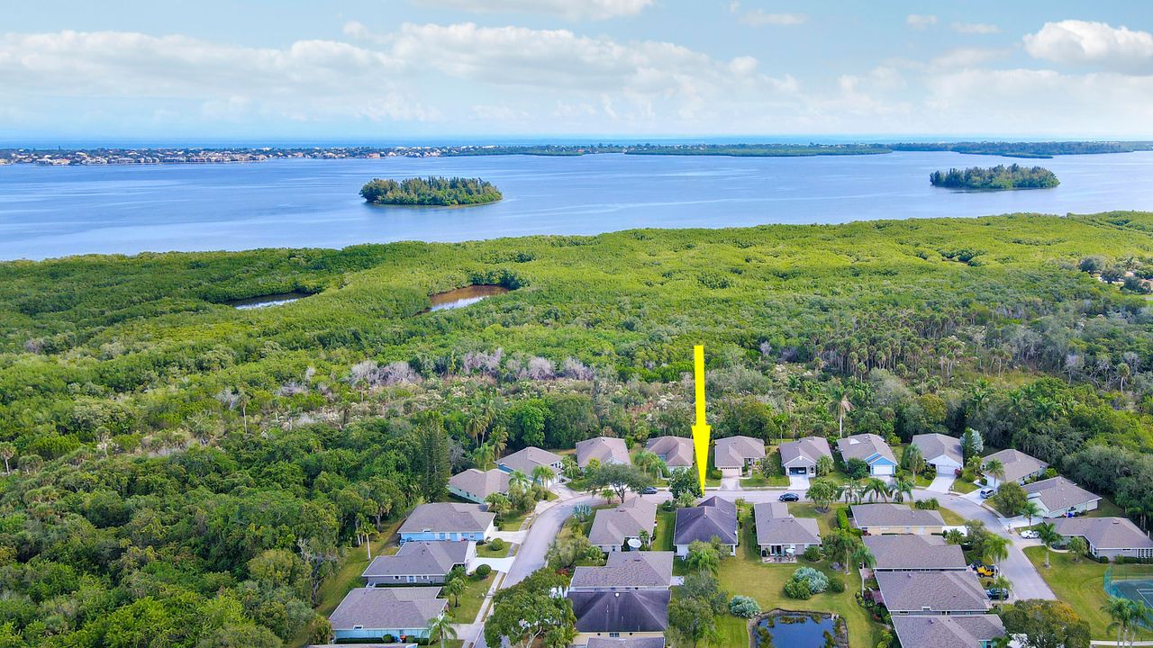 Activo con contrato: $297,000 (3 camas, 2 baños, 1800 Pies cuadrados)