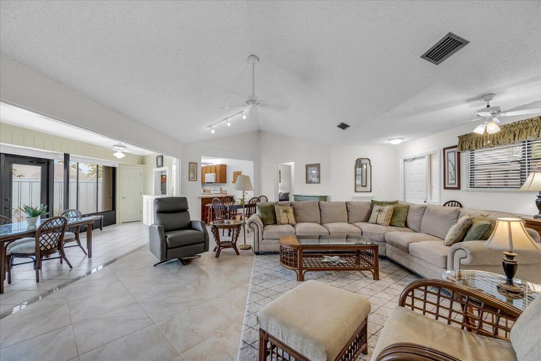 На продажу: $550,000 (2 спален, 2 ванн, 1540 Квадратных фут)