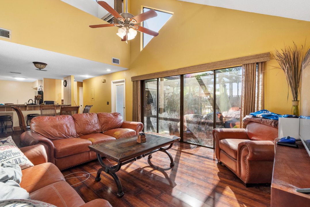 For Sale: $260,000 (2 beds, 2 baths, 1764 Square Feet)