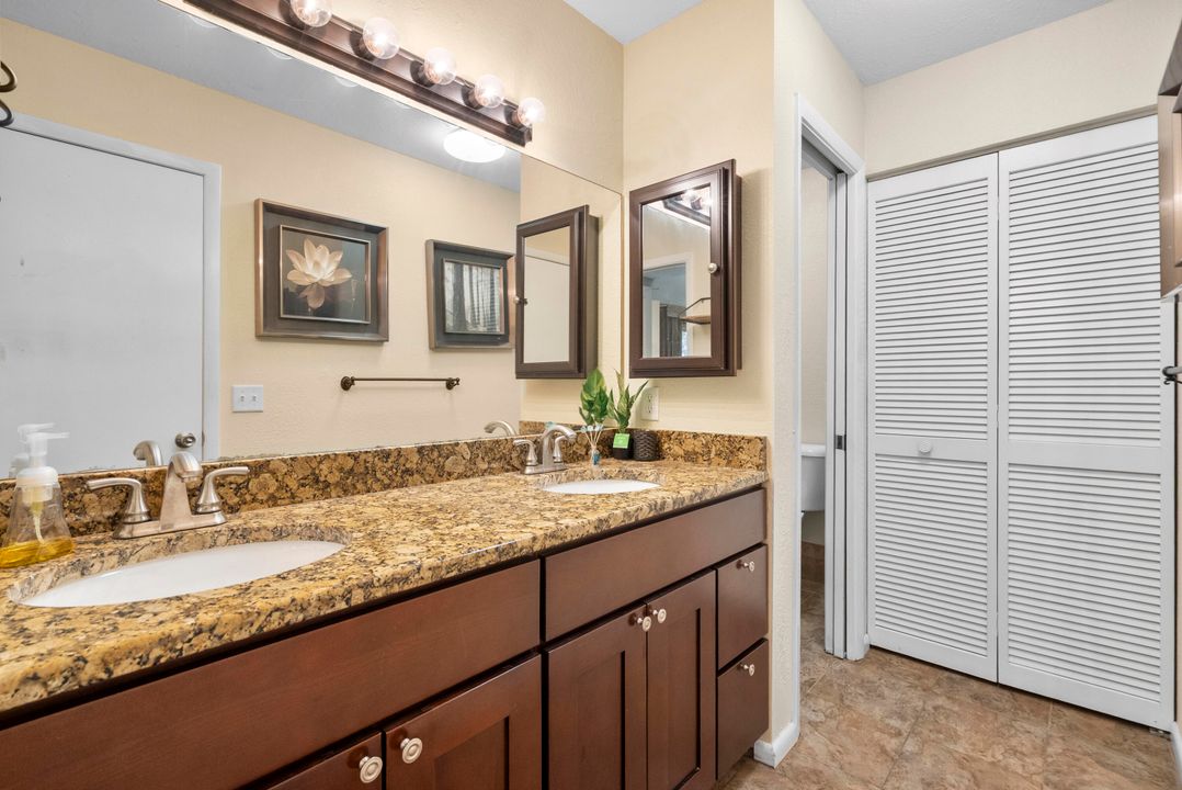 For Sale: $260,000 (2 beds, 2 baths, 1764 Square Feet)