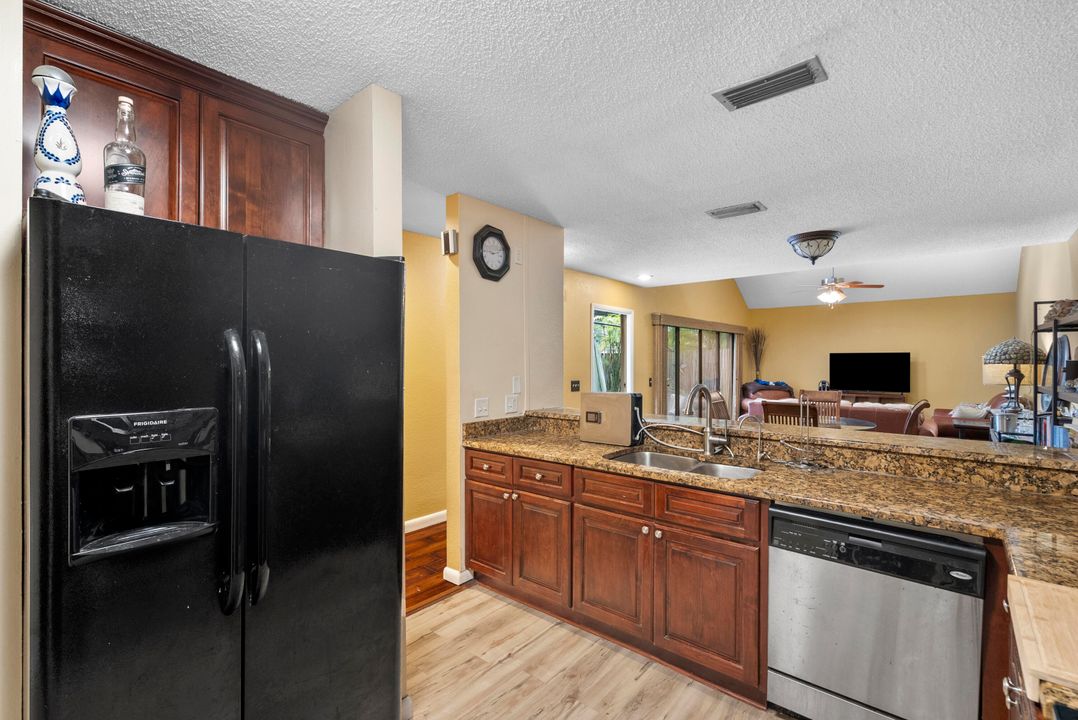 For Sale: $260,000 (2 beds, 2 baths, 1764 Square Feet)