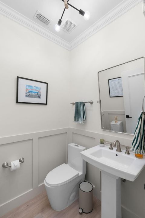 Activo con contrato: $985,000 (4 camas, 2 baños, 2339 Pies cuadrados)