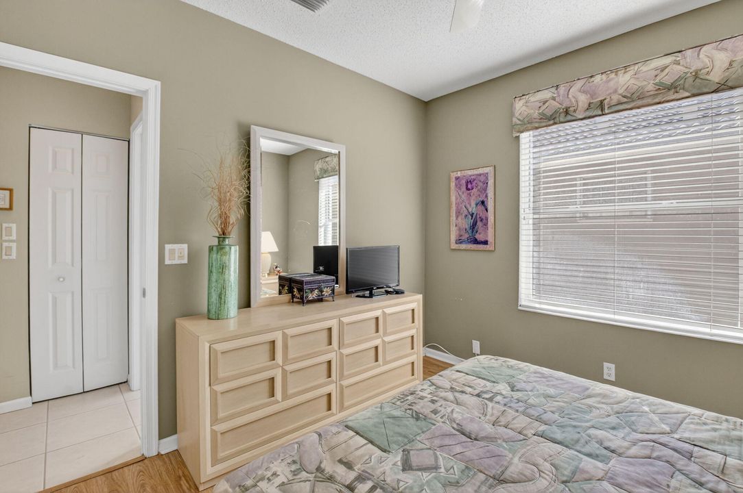 Activo con contrato: $370,000 (3 camas, 2 baños, 1705 Pies cuadrados)