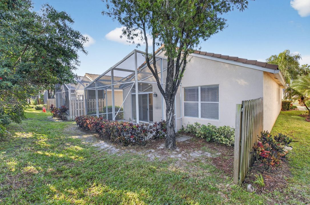 Activo con contrato: $370,000 (3 camas, 2 baños, 1705 Pies cuadrados)