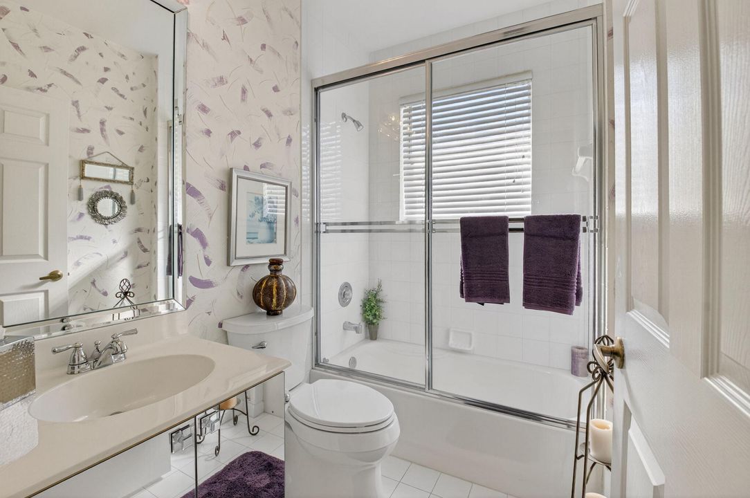 Activo con contrato: $370,000 (3 camas, 2 baños, 1705 Pies cuadrados)