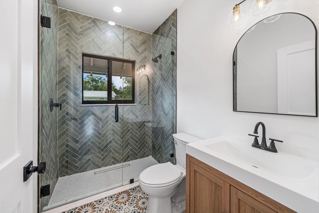 For Sale: $1,100,000 (2 beds, 1 baths, 1247 Square Feet)