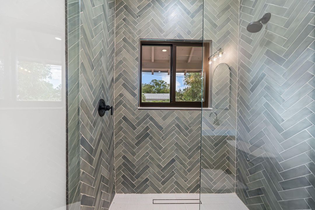 For Sale: $1,100,000 (2 beds, 1 baths, 1247 Square Feet)