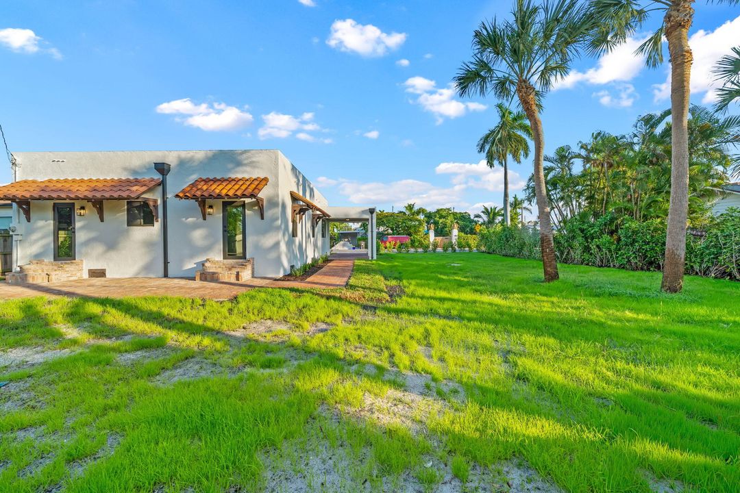 For Sale: $1,100,000 (2 beds, 1 baths, 1247 Square Feet)