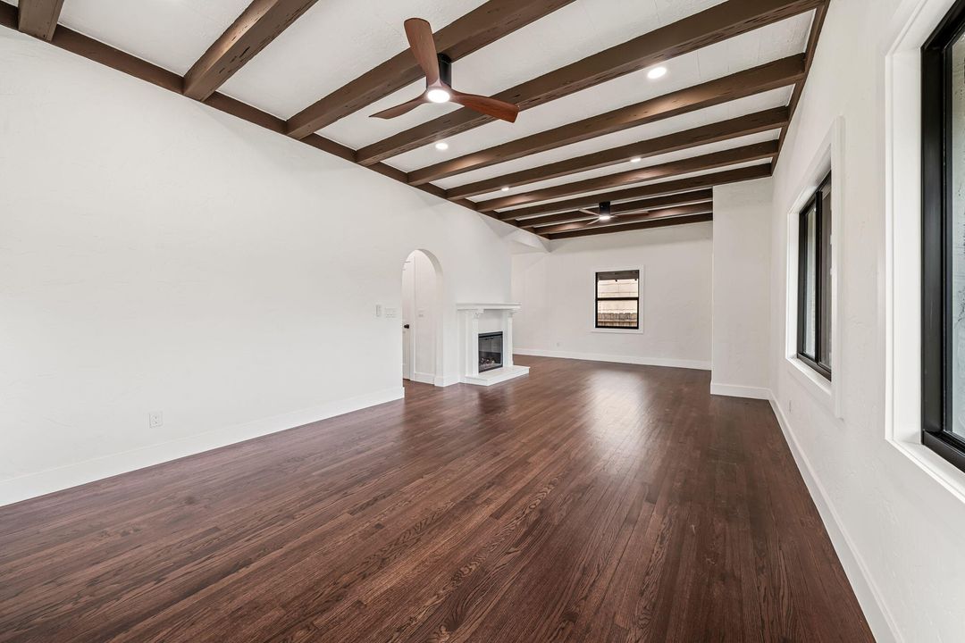 For Sale: $1,100,000 (2 beds, 1 baths, 1247 Square Feet)