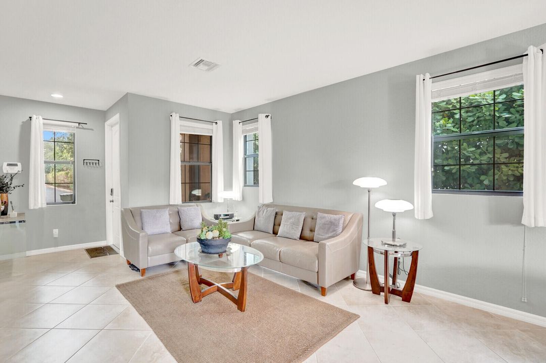 На продажу: $499,000 (3 спален, 2 ванн, 1911 Квадратных фут)