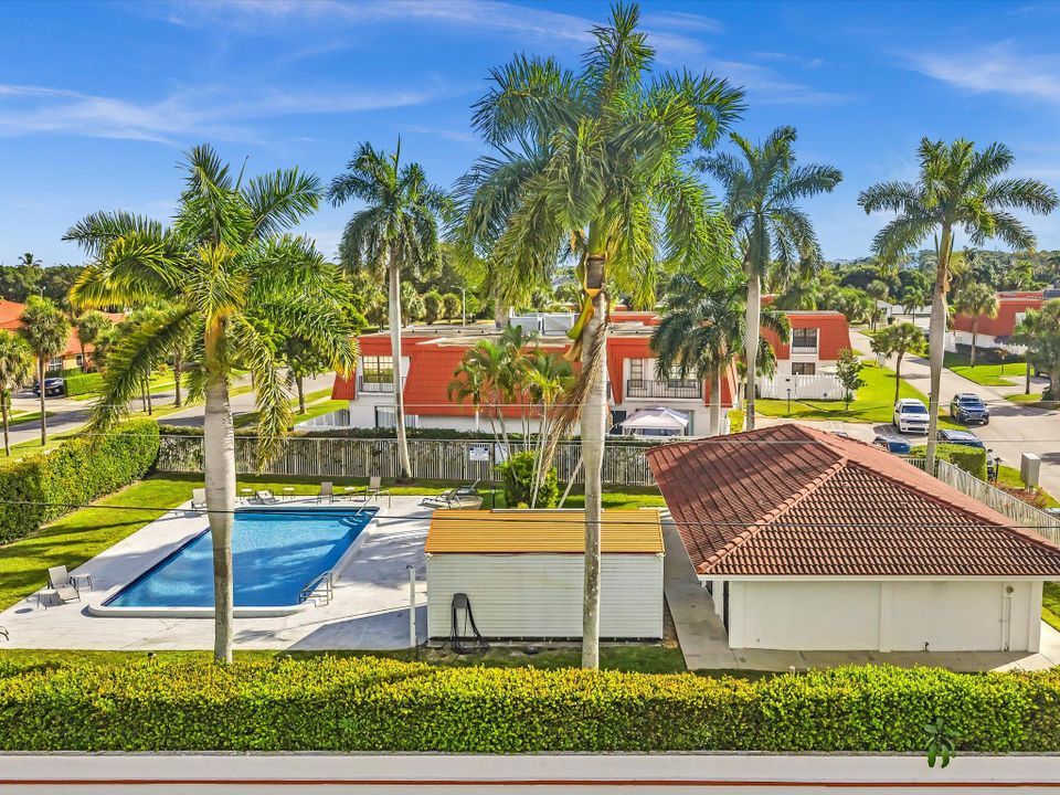 For Sale: $400,000 (3 beds, 2 baths, 1810 Square Feet)